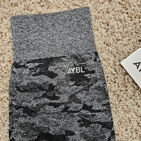 NWT AYBL Evolve Camo Seamless Leggings - medium - Picture 4 of 13